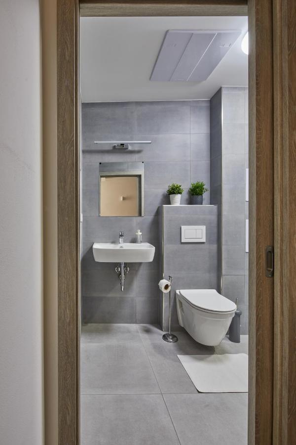 Minimalist Apartment On Wenceslas Square By Prague Days Exterior foto